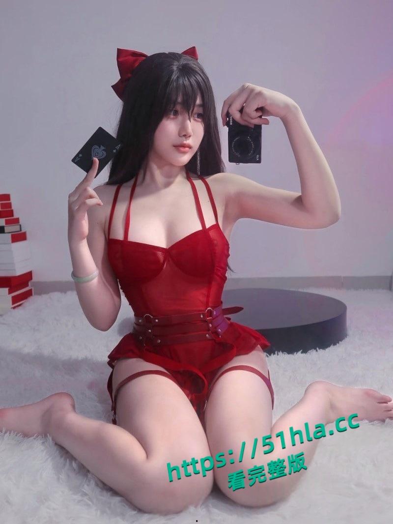 极品白虎福利姬【高桥千凛】情趣装Cos红色魔术师,掰唇展示顶级白虎嫩穴!-1