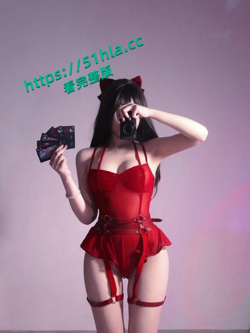 极品白虎福利姬【高桥千凛】情趣装Cos红色魔术师,掰唇展示顶级白虎嫩穴!-2