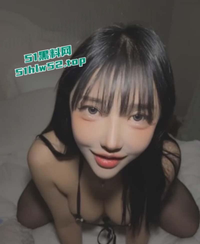 外网擦边舞姬【林罗熙】与黑人做爱视频流出，高颜值女神私下竟是黑人的肉便器！-1