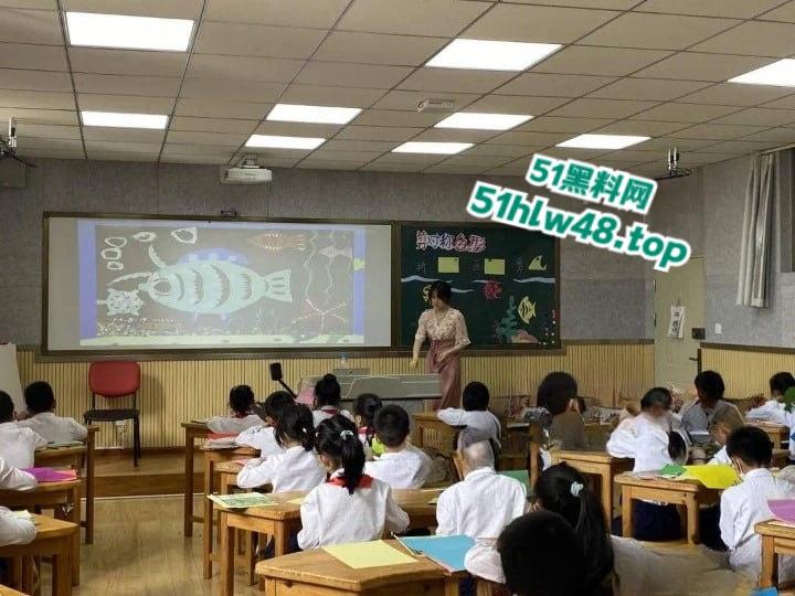 昆明先锋小学【缪青颖】从三好老师变“三流女主”，白天教书育人，晚上“床上教学”知三当三勾引有妇之夫！-3