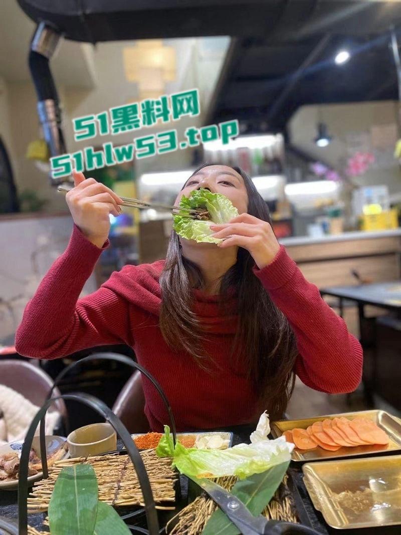 江西赣州极品骚母狗【周茹霞】约炮成瘾，口交吞精样样精通，女上位骑乘疯狂榨精！-2