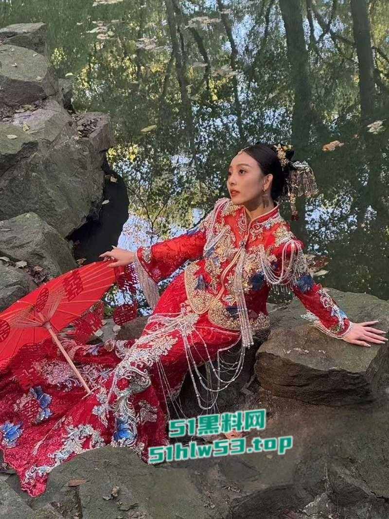 江西赣州极品骚母狗【周茹霞】约炮成瘾，口交吞精样样精通，女上位骑乘疯狂榨精！-5