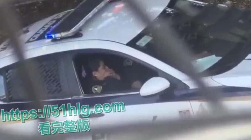 国外大瓜警察也疯狂！ 【墨西哥】女警【劳拉·塞贡】多与同事偷情视频全网疯传 厕所巡逻车到处留情 刺激不已-7