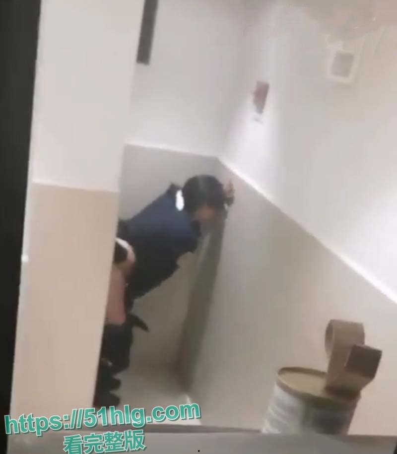 国外大瓜警察也疯狂！ 【墨西哥】女警【劳拉·塞贡】多与同事偷情视频全网疯传 厕所巡逻车到处留情 刺激不已-8