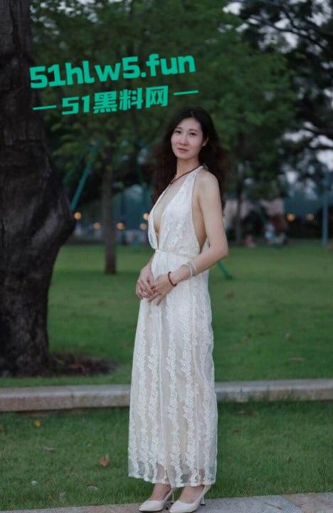 乱伦系列之母子浴室，极品豹纹高跟鞋骚妈，在马桶上被儿子撕烂丝袜用小鸡巴后入捅插！-3