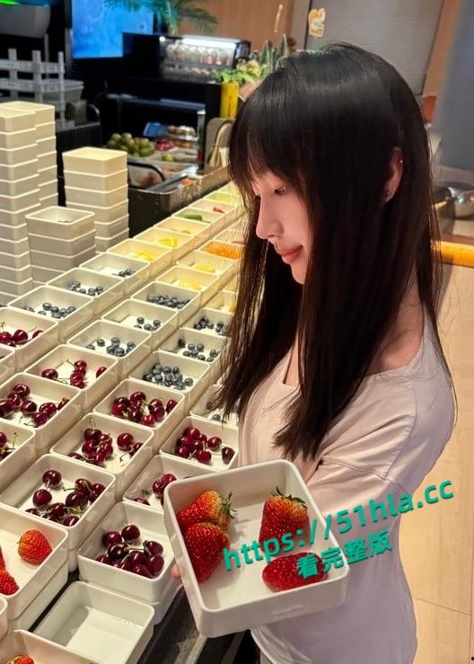 独家爆料，湖南省永州小学老师【李畅】裸聊视频，深夜寂寞难耐抖音主动勾引瓜友裸聊被曝光！-4