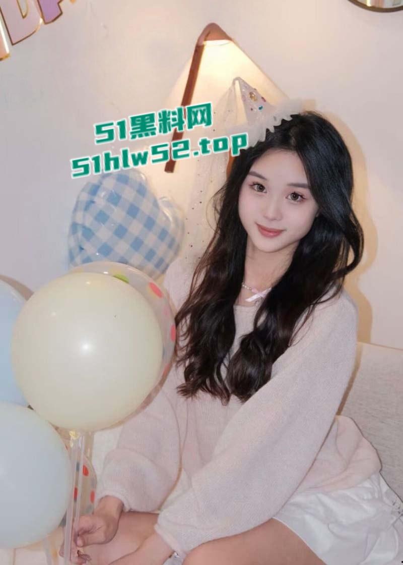 武汉音乐学院校花【吴川兰】与男友同居视频泄露，高颜值学生妹被抠穴指奸，性感翘臀被后入狂操！-1