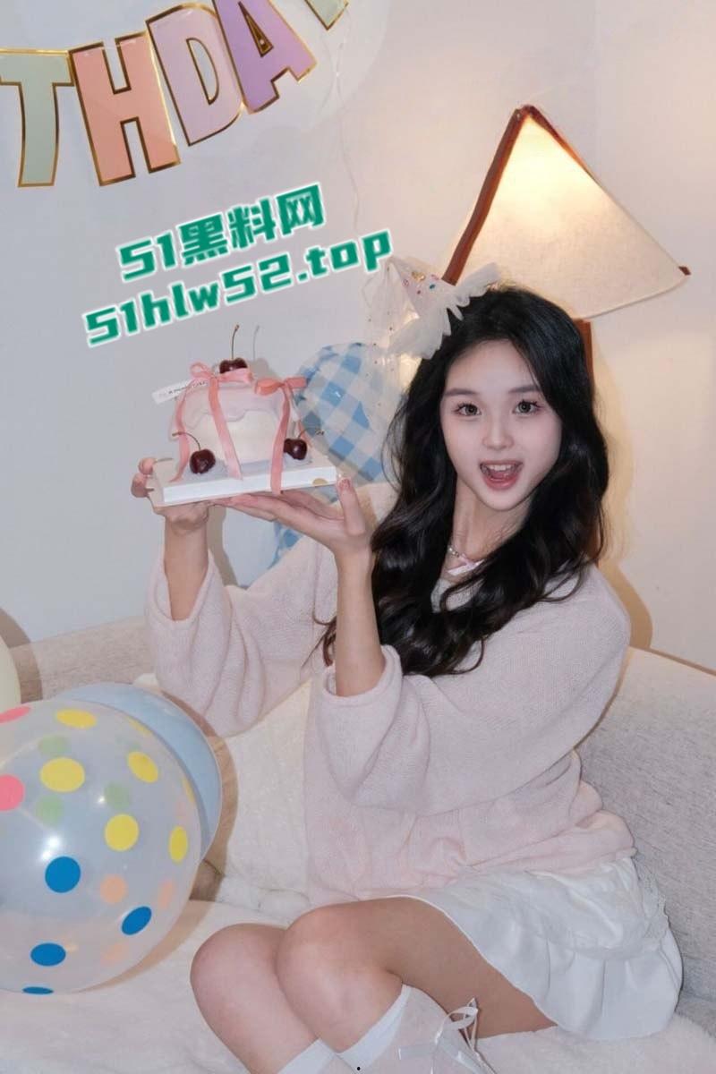 武汉音乐学院校花【吴川兰】与男友同居视频泄露，高颜值学生妹被抠穴指奸，性感翘臀被后入狂操！-3