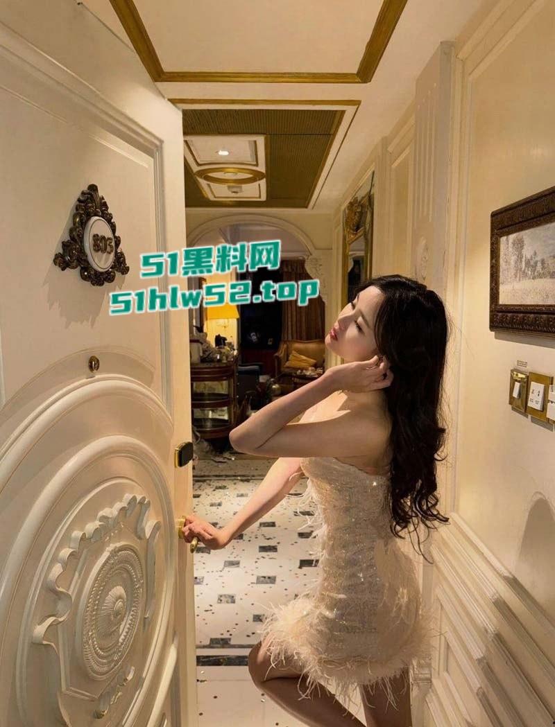 武汉音乐学院校花【吴川兰】与男友同居视频泄露，高颜值学生妹被抠穴指奸，性感翘臀被后入狂操！-4