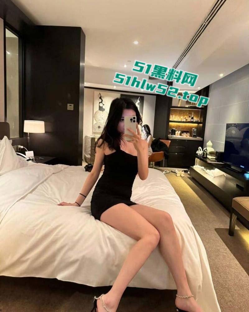 武汉音乐学院校花【吴川兰】与男友同居视频泄露，高颜值学生妹被抠穴指奸，性感翘臀被后入狂操！-6