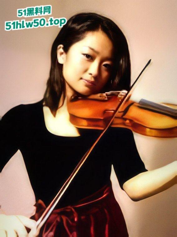 白富美颜值女神惨遭屌丝男友拍下不雅视频，小提琴拉得那么好私下吹箫技术也是旗鼓相当！-8