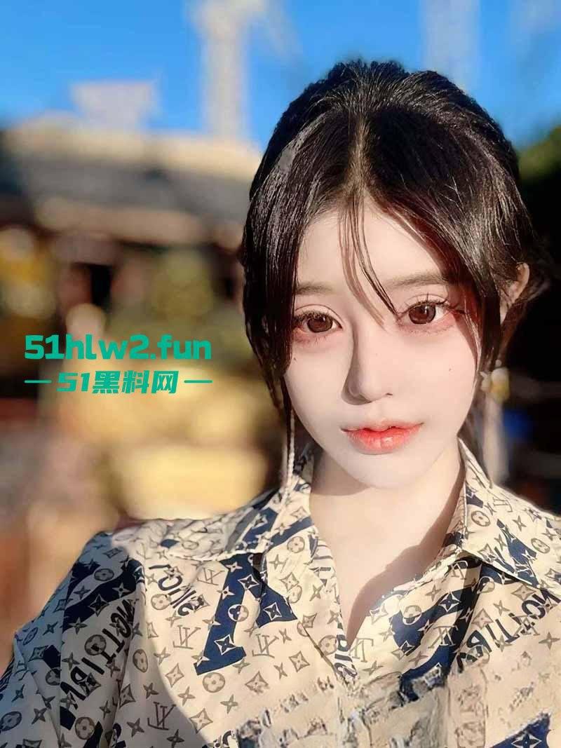 天津外国语大学校花【杨楠】不雅视频流出，极品尤物被金主用独特的操逼方式干到绝望全程呻吟不止。-5