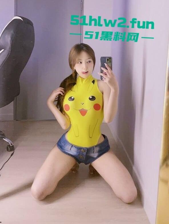 韩国福利姬女神【楚楚chuchu】完美身材大奶学生妹，清纯可爱的颜值下御姐身材超性感，水晶道具自慰福利。-8