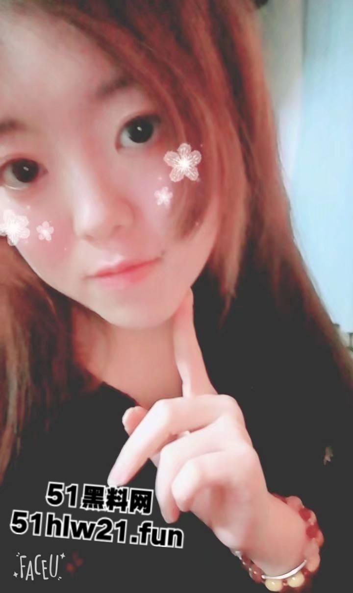 广州学生妹【钟绮晴】稚嫩的身体白嫩诱人，极致性感化身吸精神器，白虎粉穴被大屌无套乱干。-6