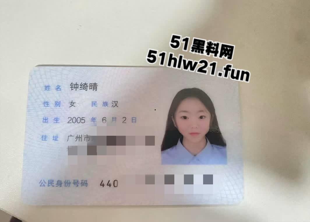 广州学生妹【钟绮晴】稚嫩的身体白嫩诱人，极致性感化身吸精神器，白虎粉穴被大屌无套乱干。-7