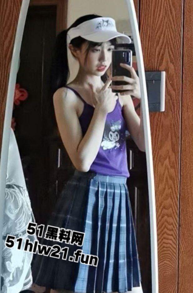 杭州校妓【方欣怡】身材高挑性感母狗，在教室给同学口交还背着男友被大叔包养，被男友曝光彻底成为校妓。-1