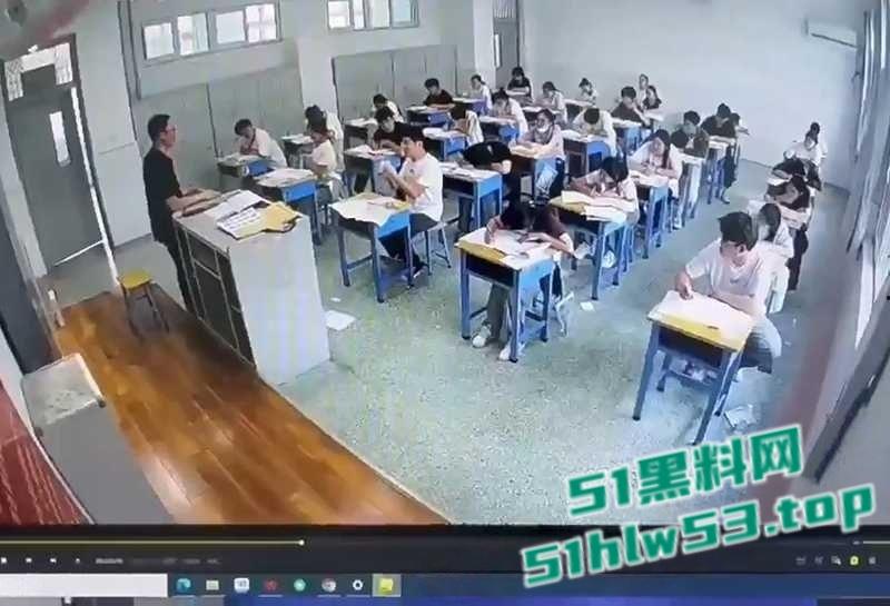 山东邹城一中高考考场，小伙因答不出题自暴自弃发狂撕毁多人试卷，监考老师都懵逼了！！！-1