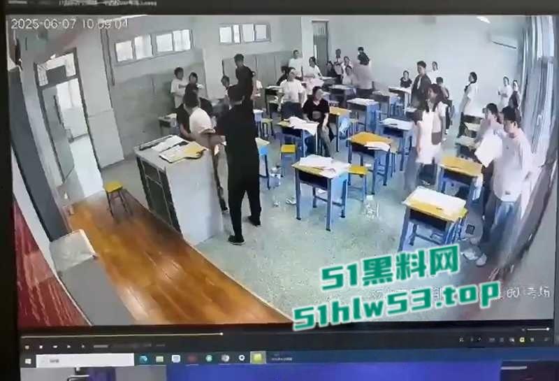 山东邹城一中高考考场，小伙因答不出题自暴自弃发狂撕毁多人试卷，监考老师都懵逼了！！！-4
