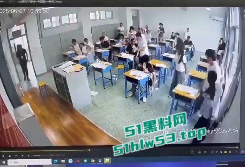山东邹城一中高考考场，小伙因答不出题自暴自弃发狂撕毁多人试卷，监考老师都懵逼了！！！-7