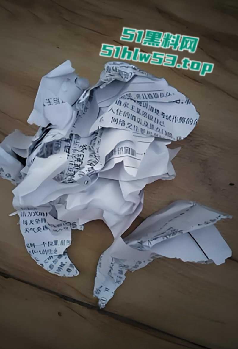 山东邹城一中高考考场，小伙因答不出题自暴自弃发狂撕毁多人试卷，监考老师都懵逼了！！！-8