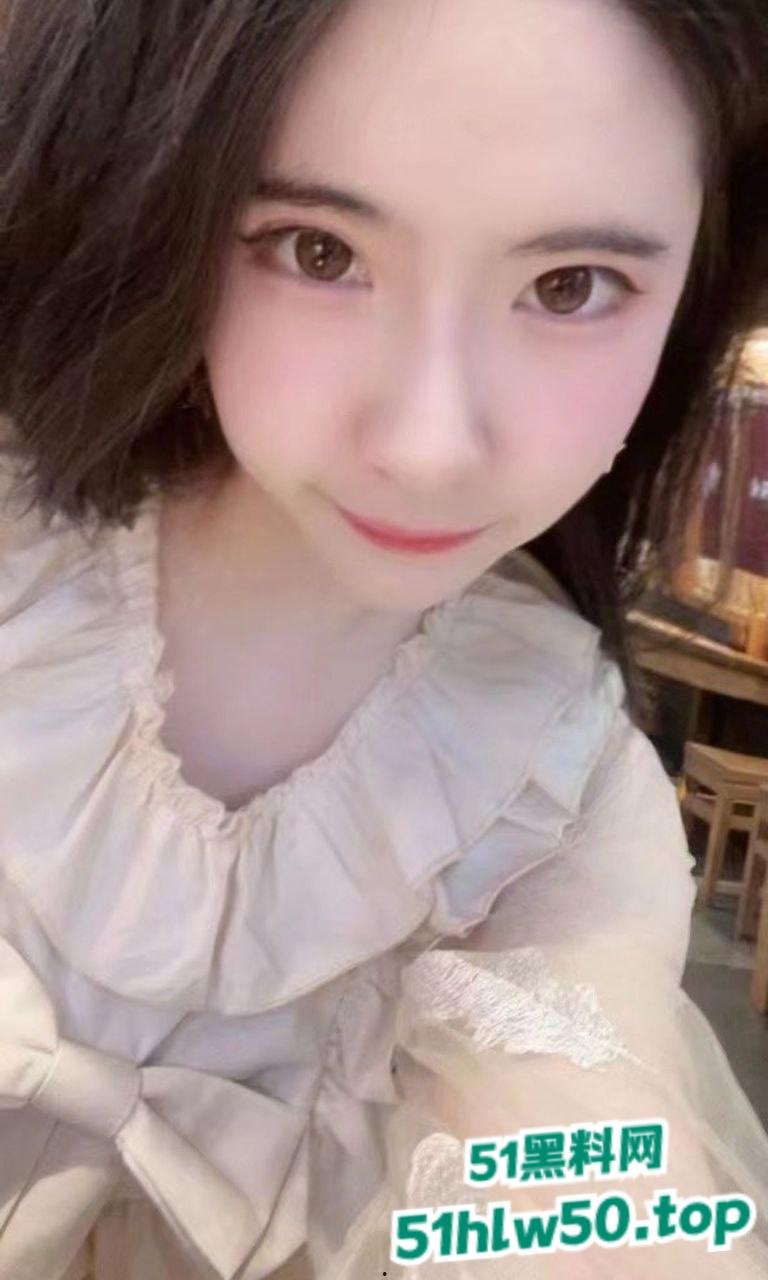 撸点爆满的【沪上十三姨】高冷艳气质美女，开档黑丝大尺度显得巨反差！-5