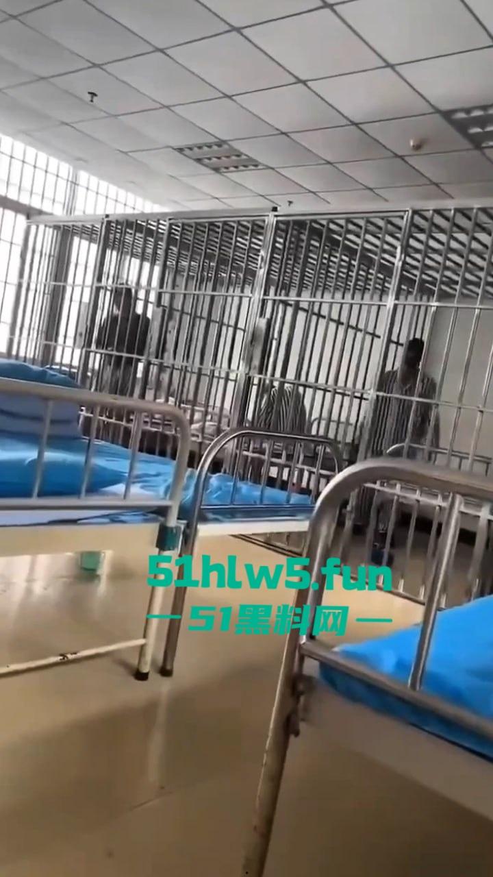 实拍精神病院内部，高墙、铁窗、监控摄像头。真实的牢笼的样子就是另一种类的监狱。-2