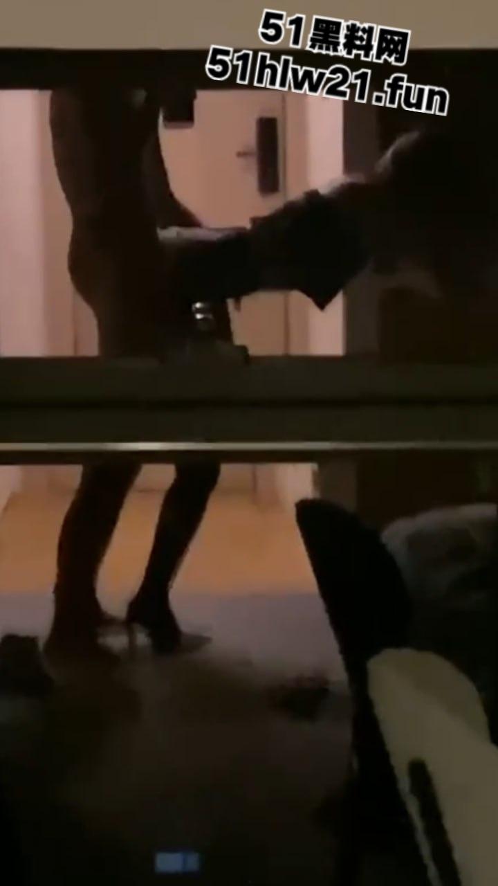 杭州性感母狗【王晓冰】身材超赞的长腿女神，纤细高挑的模特酮体让多少人沦陷其中，做爱视频流出。-2