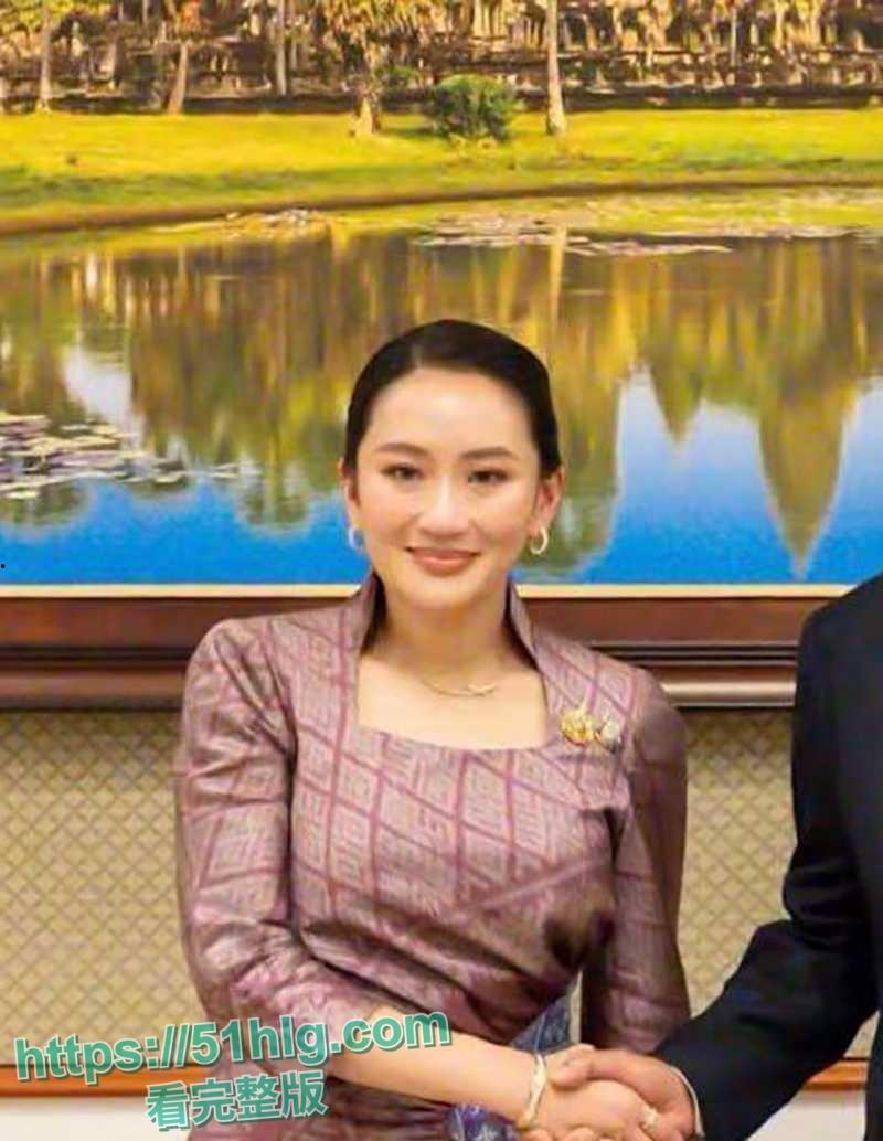 【泰国】女总理【佩通坦钦那瓦】深陷出轨风波 与小鲜肉性爱视频流出 极品巨乳 完美露脸 尺度劲爆 震惊全网-4