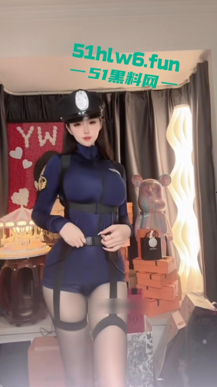 抖音巨乳长腿女神【小莹子是汤圆妈】百万粉丝女网友，表面贤妻良母背地却是性瘾母狗，被开盒曝光私密照。-9