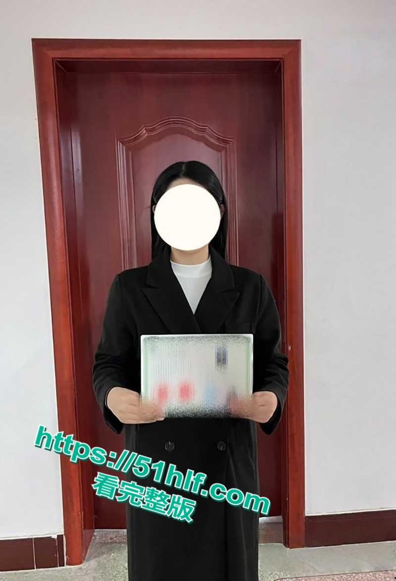 河南开封健身美女【来一份鲍汁】不雅视频被曝,性感公务员竟在外网当网黄,玩自慰直播喷尿超劲爆!-3