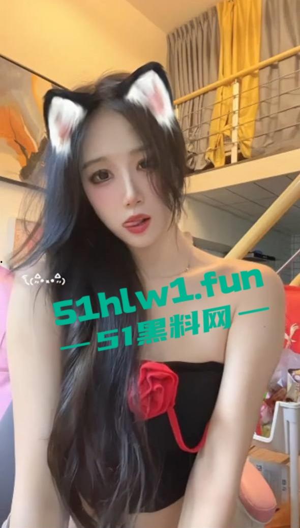 极品网红福利姬【swetty】精致颜值极品身材尤物，肌肤白皙长腿翘臀，穿各种美裙摆拍，全裸直播资源流出。-4