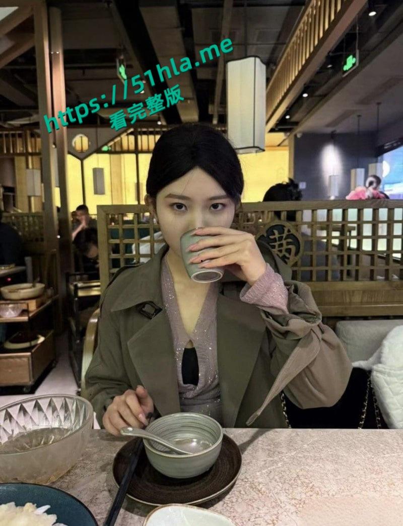 江苏淮安护理职业学校【秦雅琪】痴迷网恋撩骚，惨遭炮友曝光不雅私拍，肥臀美乳娇艳欲滴！-1