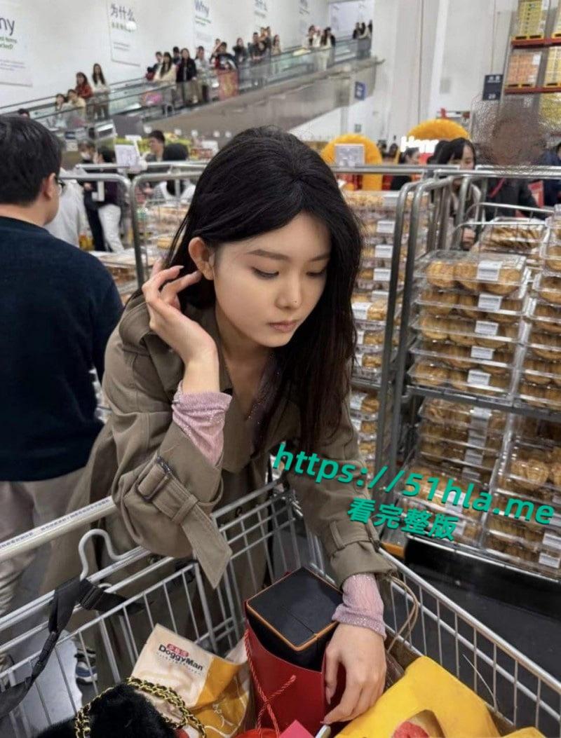 江苏淮安护理职业学校【秦雅琪】痴迷网恋撩骚，惨遭炮友曝光不雅私拍，肥臀美乳娇艳欲滴！-3