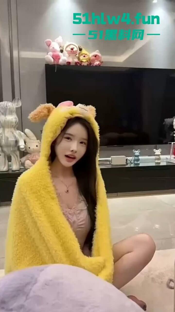 快手高颜白虎女主播【美羊羊】扮演潘金莲，只为肉棒而生床上骚浪堪比AV巨片。-3