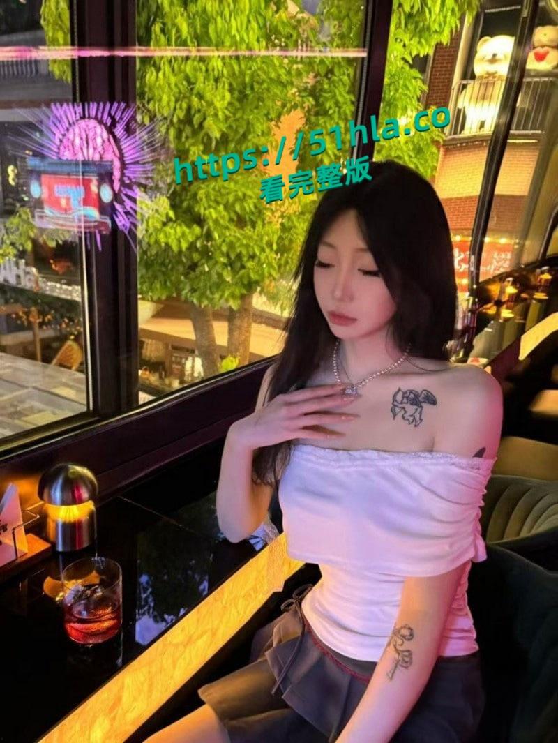 湖南长沙酒吧前台【李玉瑶】M属性爆棚痴迷多人运动,炮友前后夹击3P操出哭腔!-1