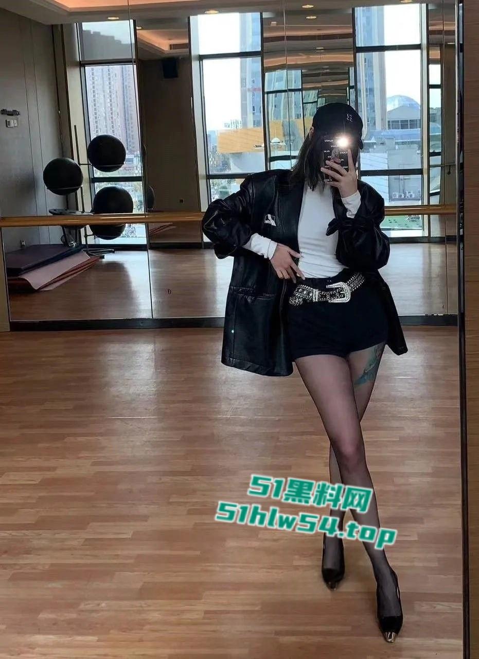 推特大神【鳄蜥】约啪顶级白富美，携兄弟大壮3P爆操，上演极致狂欢夜！-3