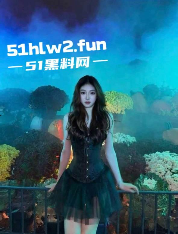 上海极品身材反差大二舞蹈生【刘静雯】被爆裸照网上勾引他人，车库男厕所性爱视频全网疯传。-9