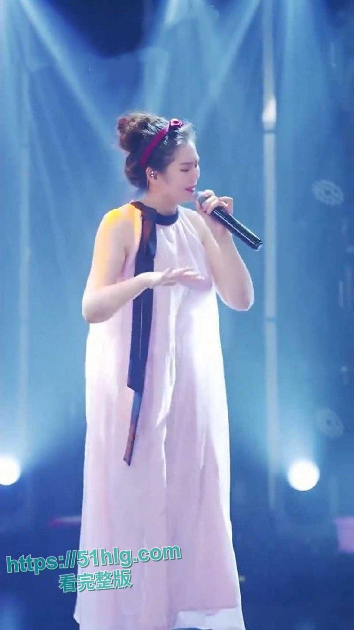 【重庆】抖音女网红【王乙翕】迅速串红 流量捞金两不误 线上穿透视装唱歌抖奶 线下约炮金主3P滴蜡各种爆操-8