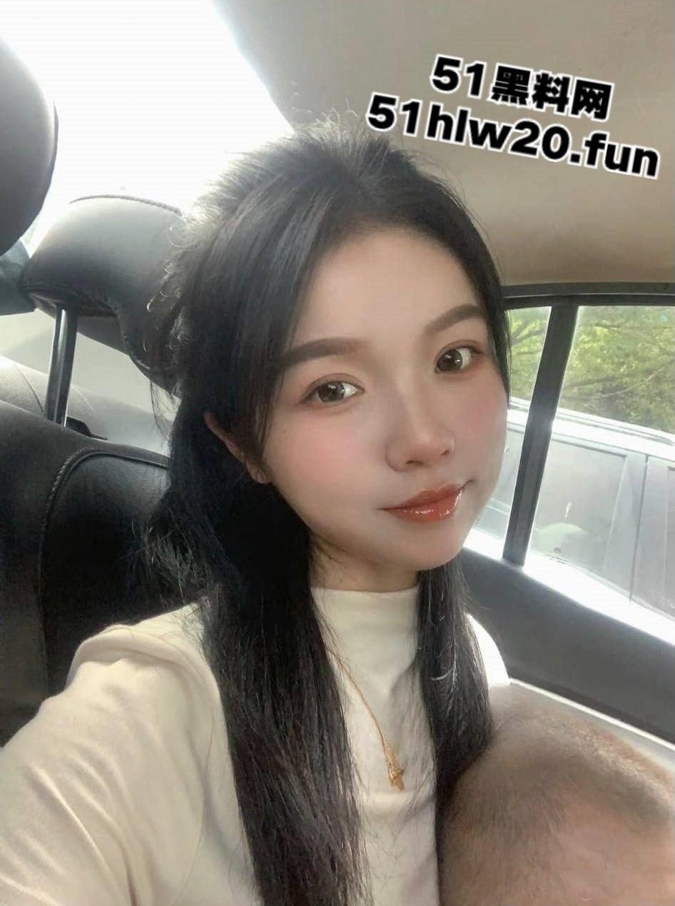 极品人妻，居家性爱福利视频流出，高超熟练的口技令人惊叹，抓臀猛操干的骚货高潮不止。-3