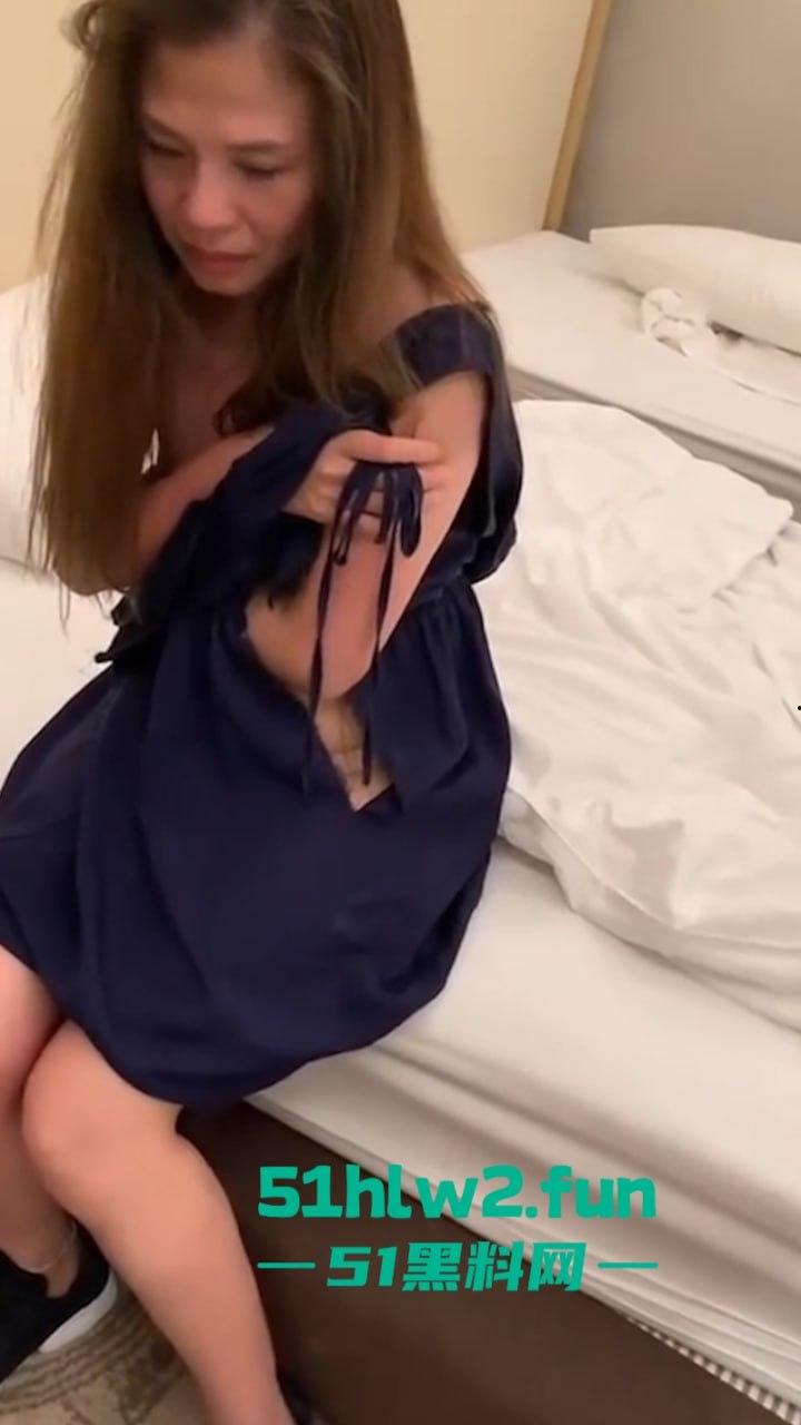 广东骚妇大年十五私会情夫酒店打炮，捉奸在床还狡辩自己什么都没做各种哭嘤嘤。-5