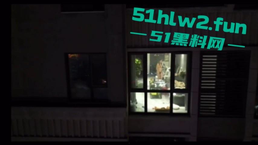 江苏南京市鼓楼区裸体大奶少妇欣赏了吗，瓜友用无人偷拍独守空房的裸装少妇看着很温柔舒服。-2