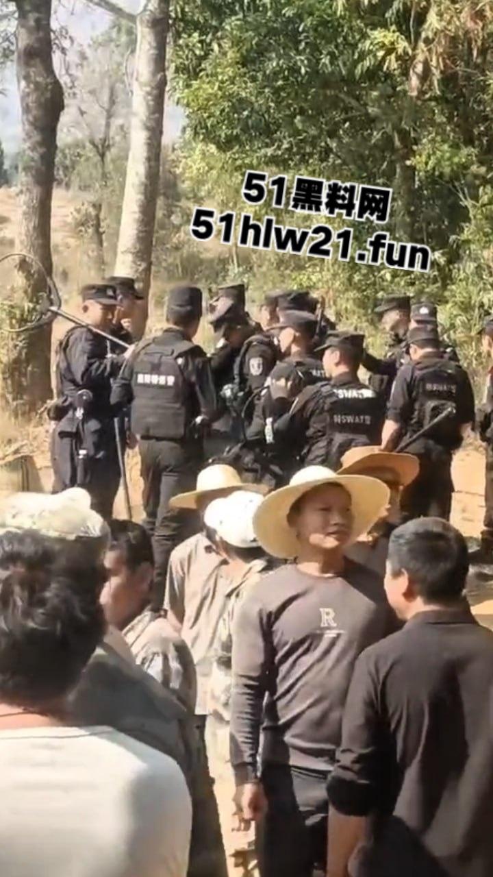 云南保山出租车司机遭乘客劫杀，凶手夺车而逃焚车自杀，嫌犯遗体被村民上山干活时发现。-2