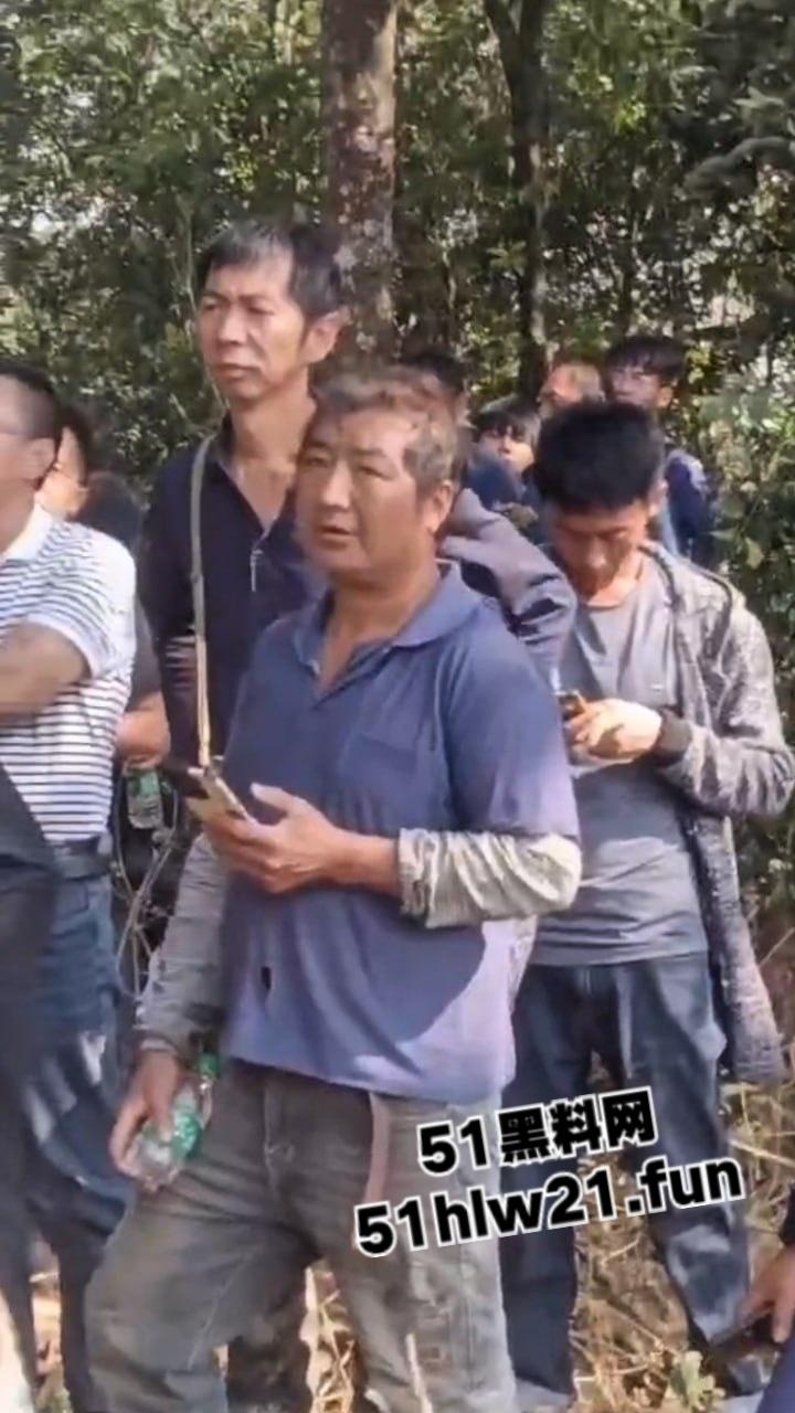 云南保山出租车司机遭乘客劫杀，凶手夺车而逃焚车自杀，嫌犯遗体被村民上山干活时发现。-4