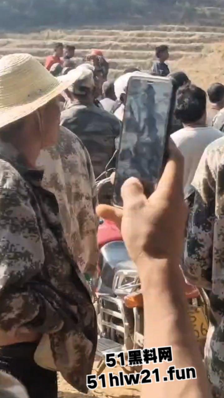 云南保山出租车司机遭乘客劫杀，凶手夺车而逃焚车自杀，嫌犯遗体被村民上山干活时发现。-5