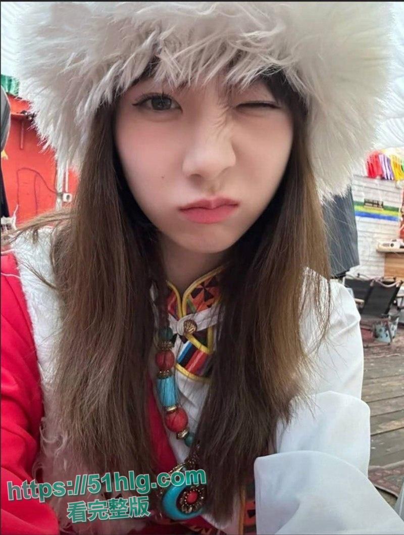 【山东】华侨中学清纯女【许真福】无私奉献小穴私拍图供学校内部学习 禽兽老师趁拍摄时爆操美穴私密视频流出-2