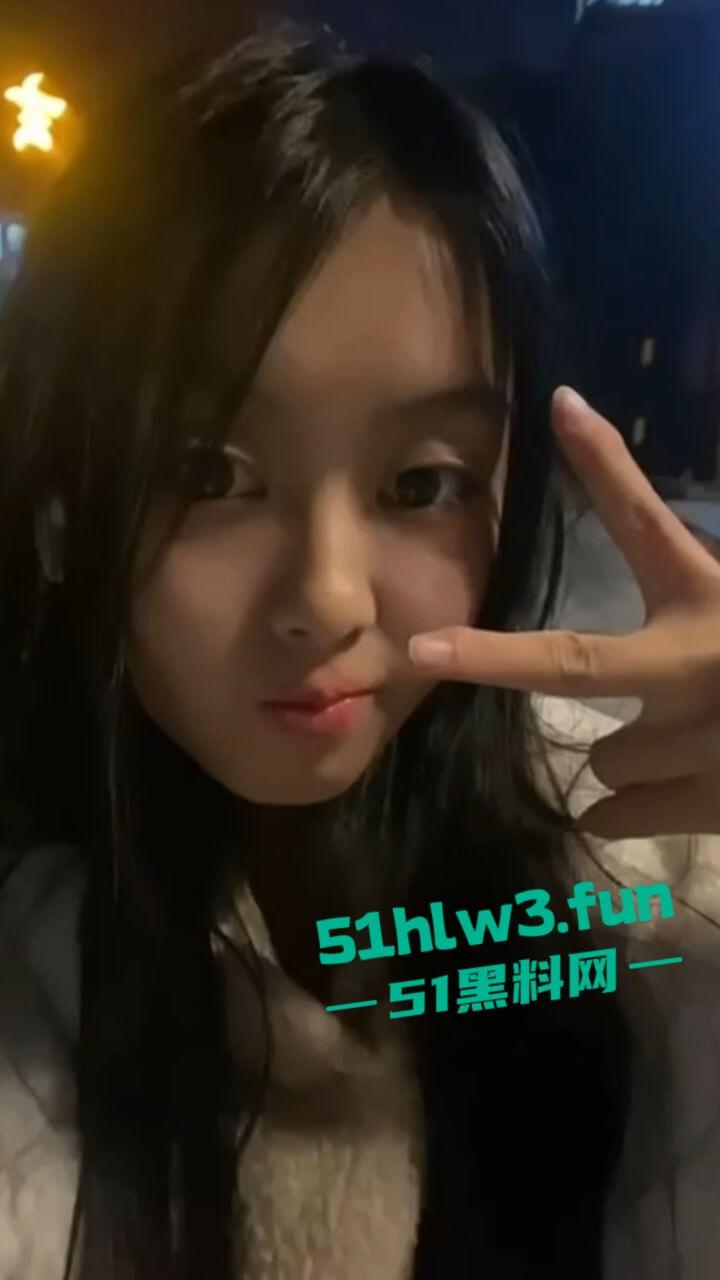 哈尔滨颜值萝莉【韩琦文】大眼长腿苗条女神，身材高挑美腿纤细修长自慰勾引富二代男友，结果视频竟被外流。-1