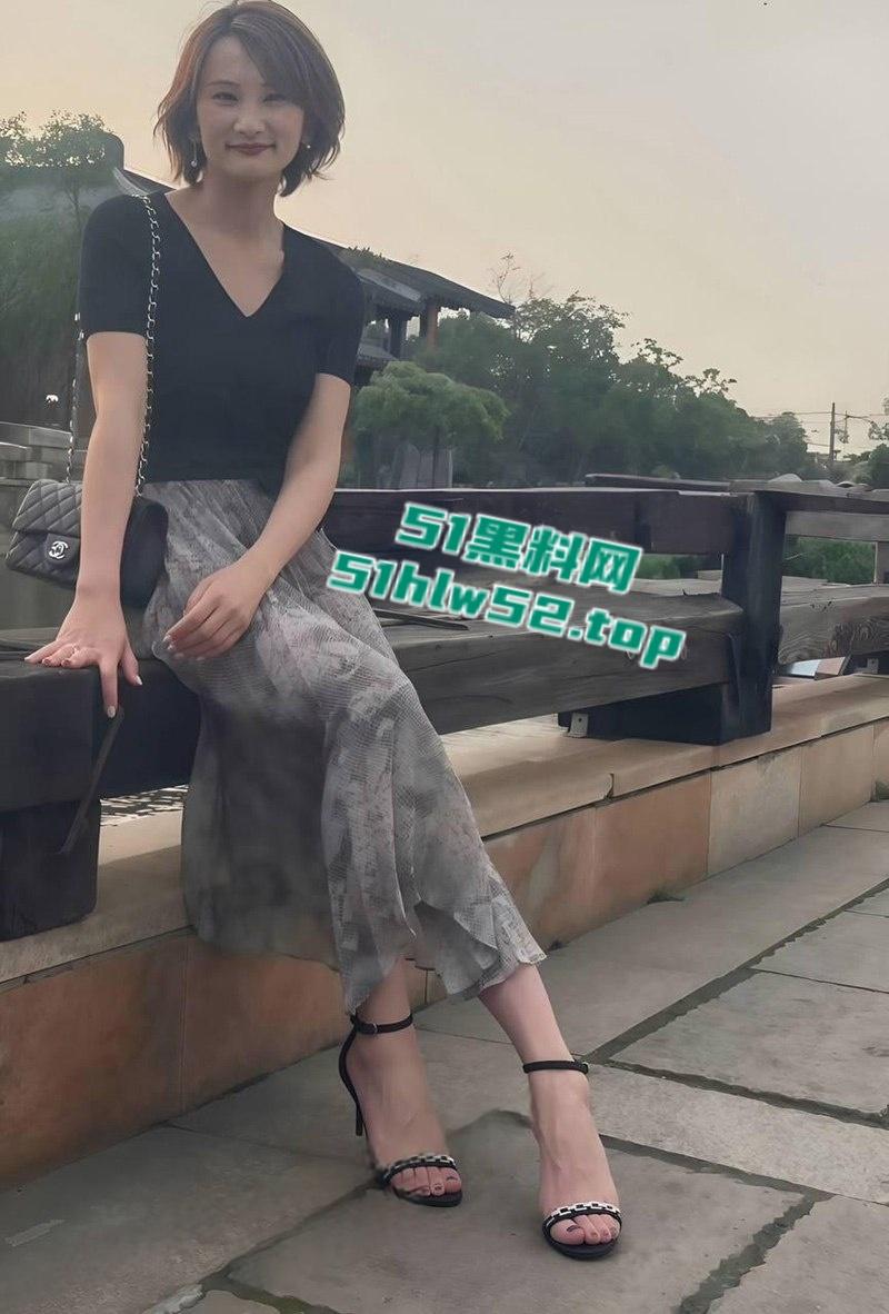 南阳内乡小卖部老板娘【王薇】勾引一米八体育生，高超手技令人欲仙欲死，少妇的魅力真是难以抵挡！-1