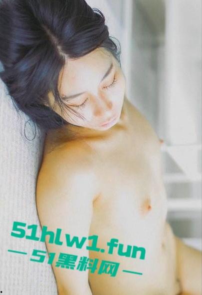 西安眉钉的大学生和摄影师拍私房照，被PUA带她出去野战喜欢追求刺激的小骚货！-3