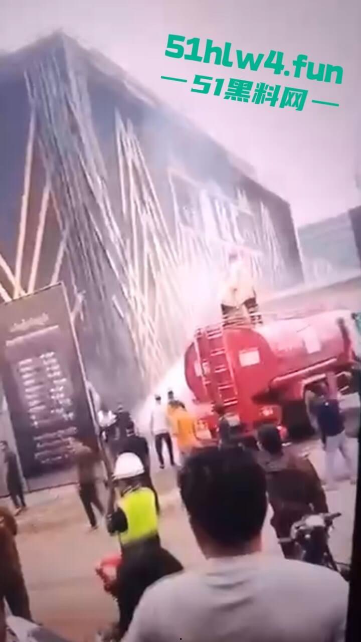 柬埔寨班迭棉吉省，波贝鑫钻汇KTV突发大火疑似是仇敌帮派报复，伤亡情况尚未公布。-7