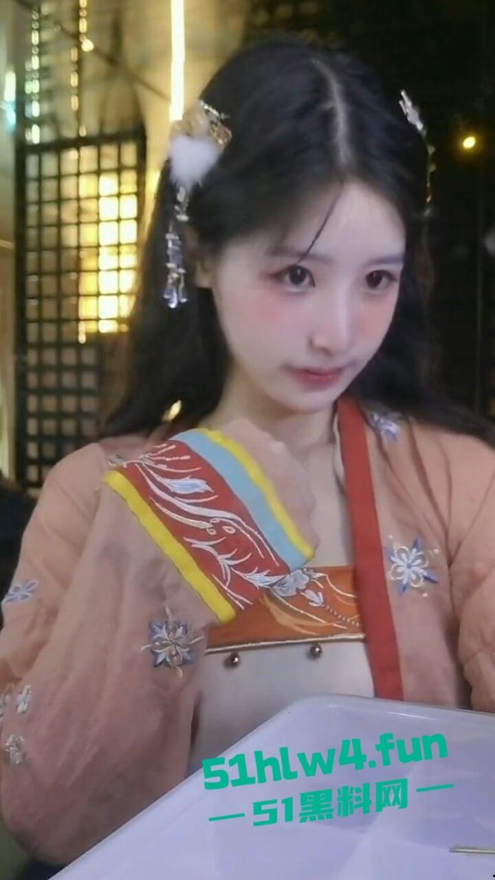 推特【橙子喵酱】竟然在抖音开播，上岸了还是借此收割大哥呢，来回忆一下女神的白虎嫩穴吧。-7